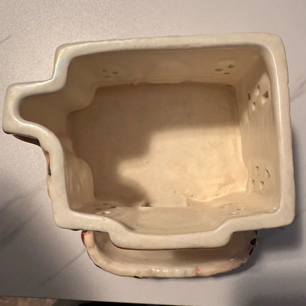 Lefton ceramic cottage
